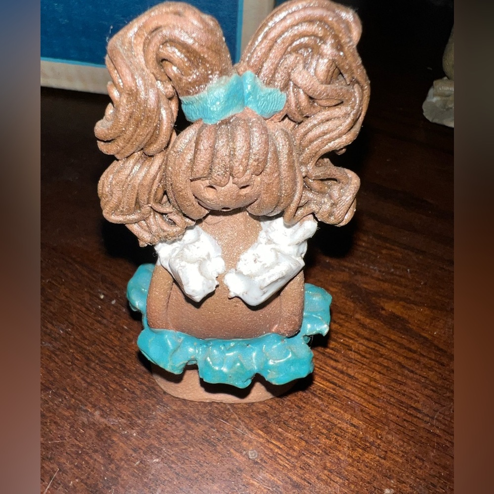 Sculpture Art - Little Girl Art Sculpture Adorable Unsigned. Estate Item. GC
